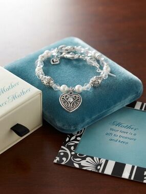 Mother's Heart Charm Bracelet – New in Box Gift